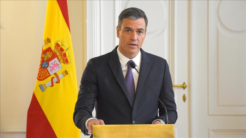 Big companies get their names translated into Spain